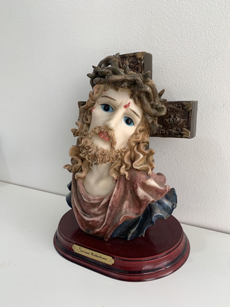 Decoração de jesus com base em madeira