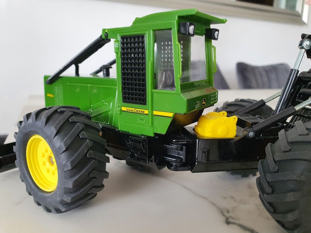 Traktor leśny John Deere 848H Siku 1:32