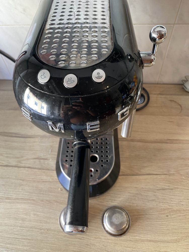 Maquina de cafe smeg preta