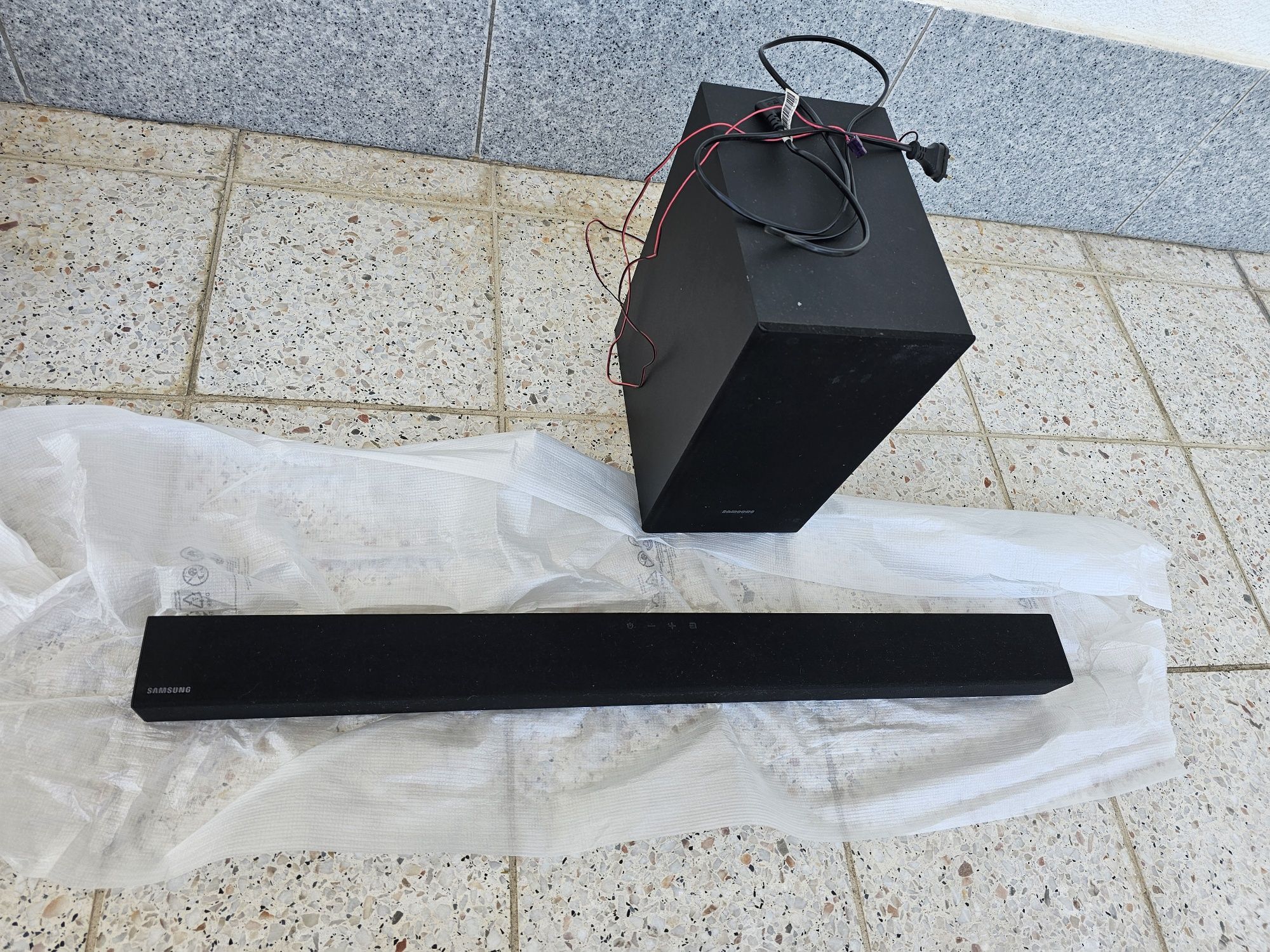 SoundBar Samsung HW-T420 ( Subwoofer com fios)