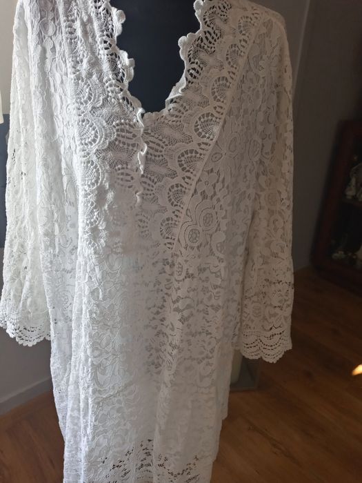 Sukienka 46 48 biala z koronki luzny fason