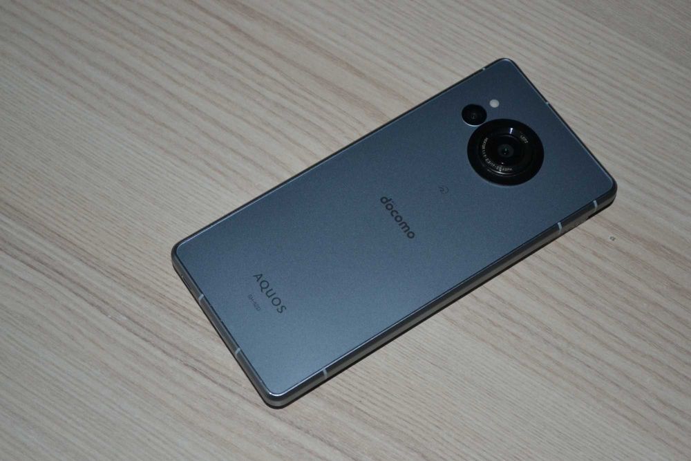 смартфон Sharp Aquos R8S 8/256 8gen2 / шарп R8 R7 он же Leica Phone 3