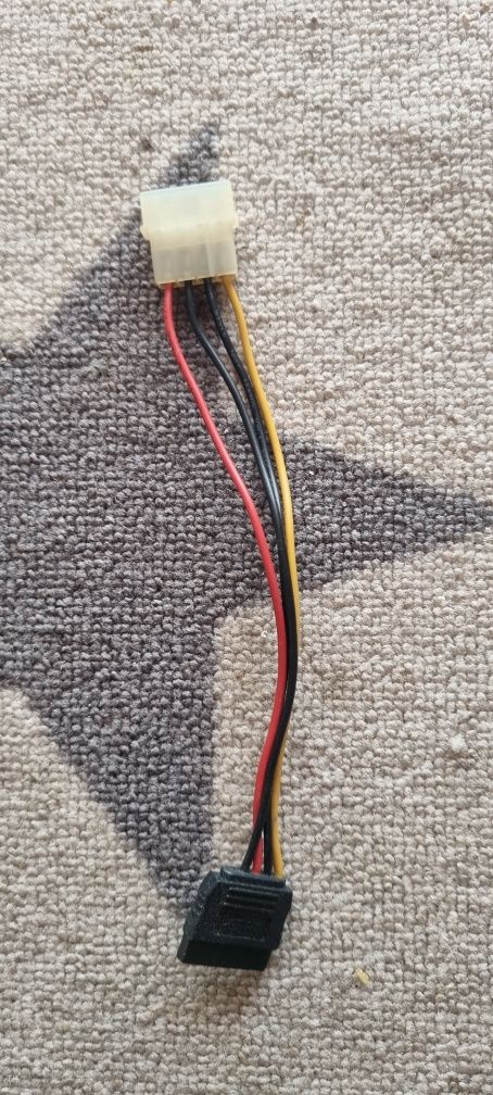 Kabel zasilający Sata ze złączem Molex