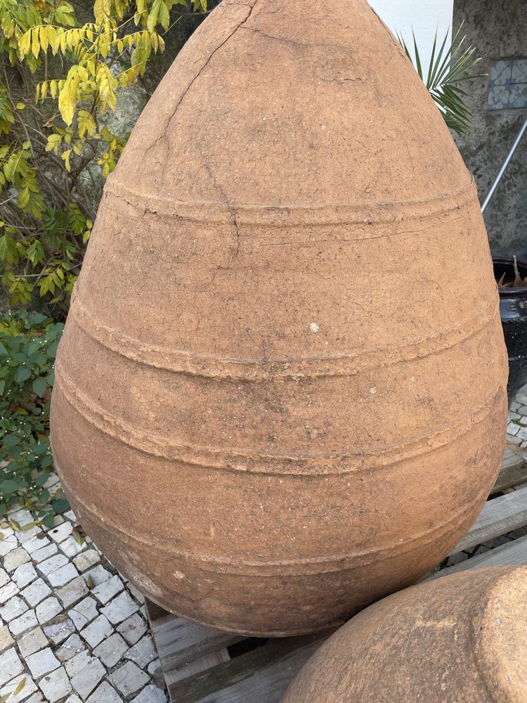 Vaso enorme em barro