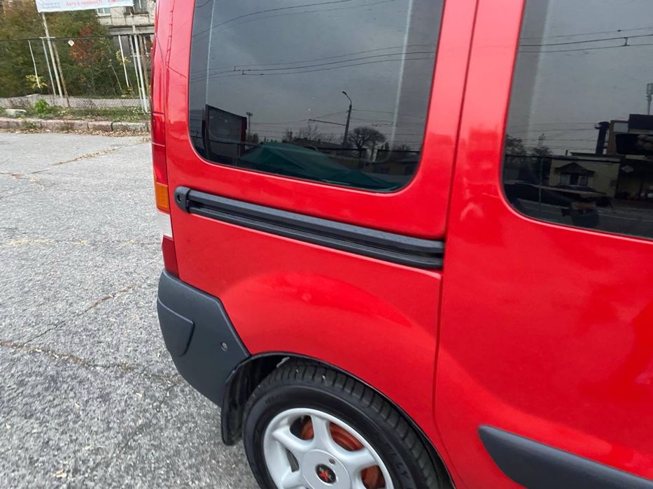 Renault Kangoo ne farbovana