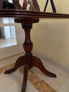 Mesa de apoio/decorativa em mogno