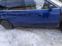 Volkswagen Passat b5 fl drzwi przód prawe lc5x