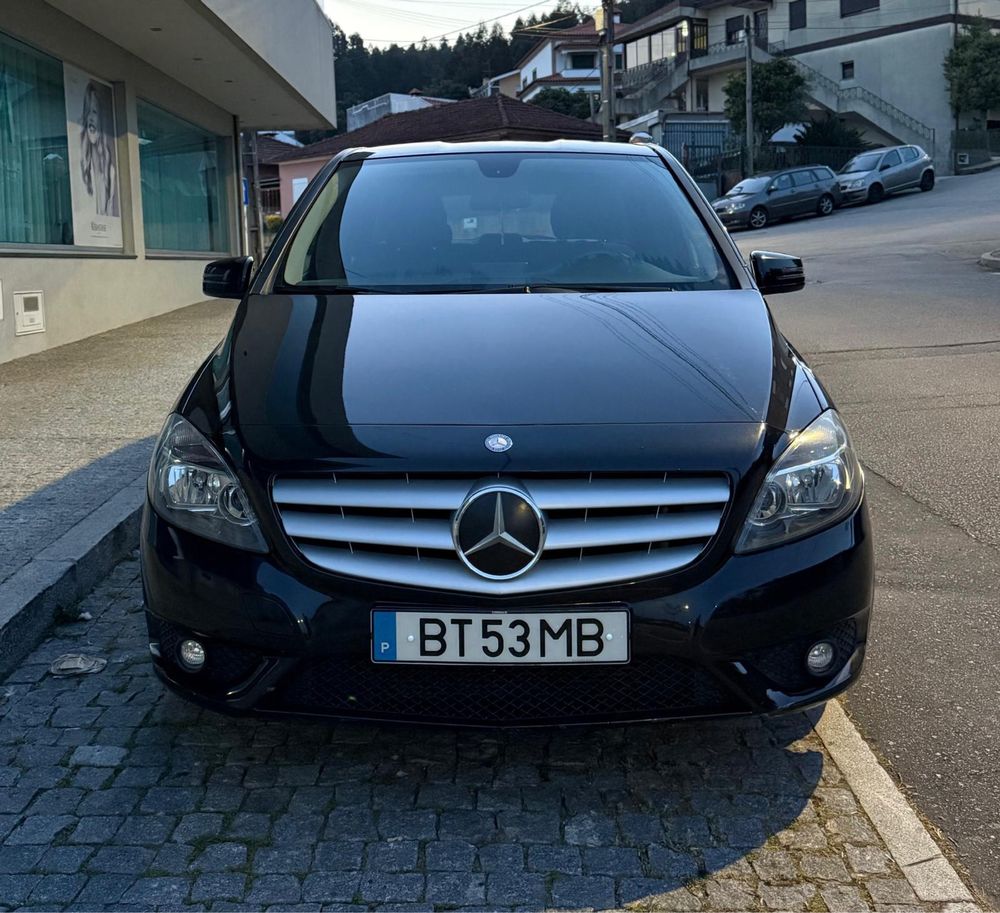 Mercedes B180 110 CV Ano 2013 ( Motor Mercedes )