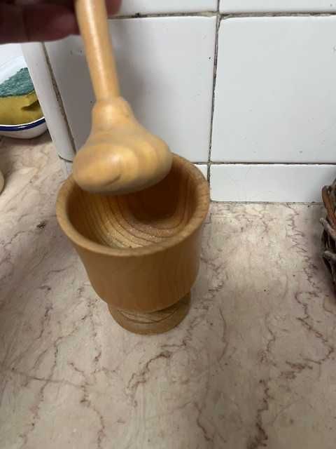 Pilão e almofariz em madeira