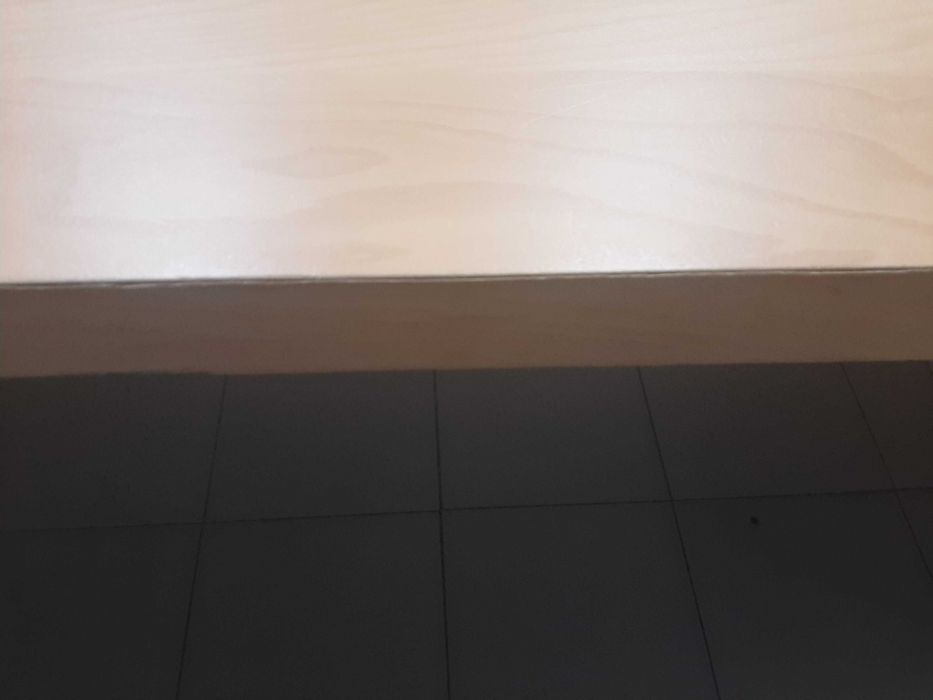 Secretárias com marcas de uso