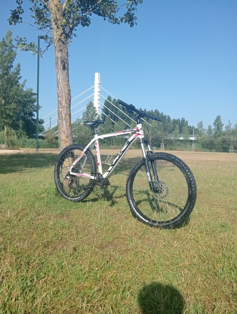 Bicicleta Quer CXR em bom estado
