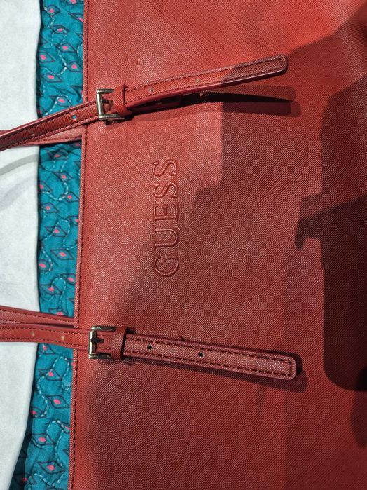 Torebka Guess na ramię i do ręki