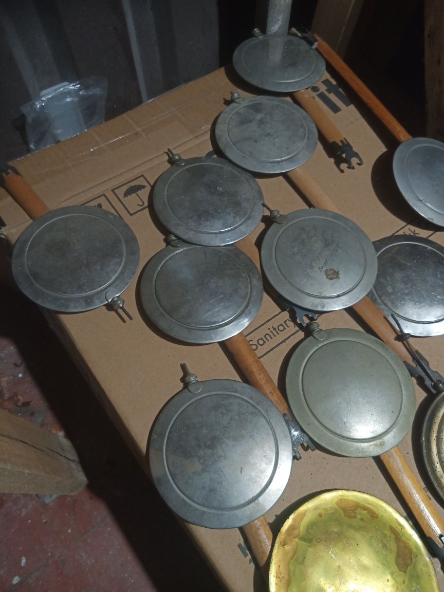 Маятники часов..
