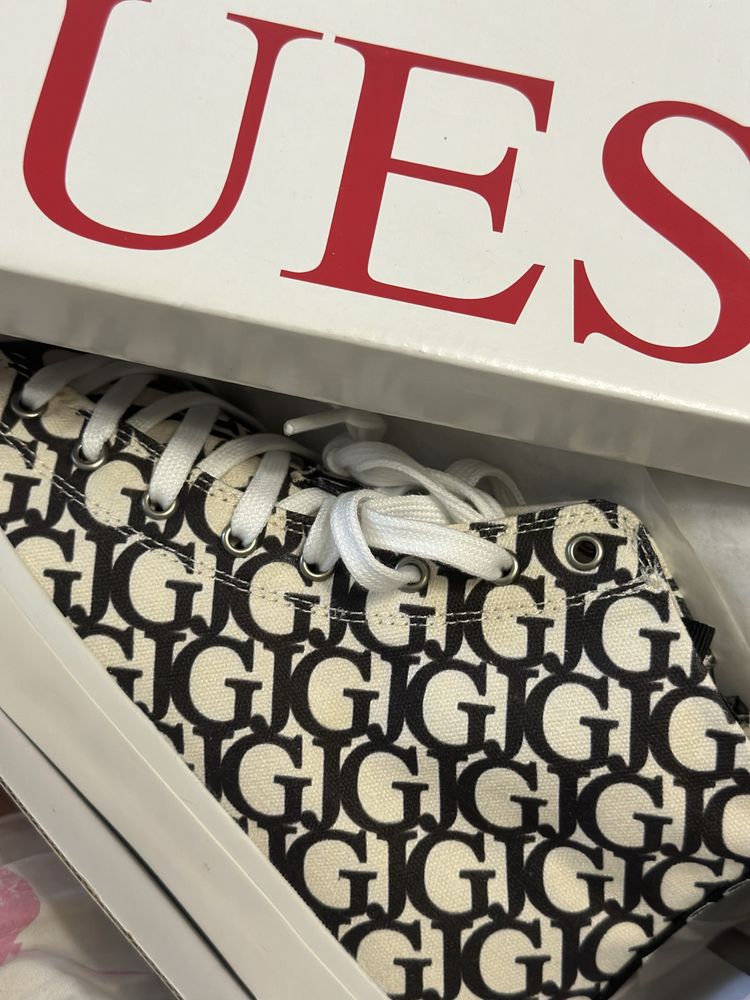Макасіни GUESS