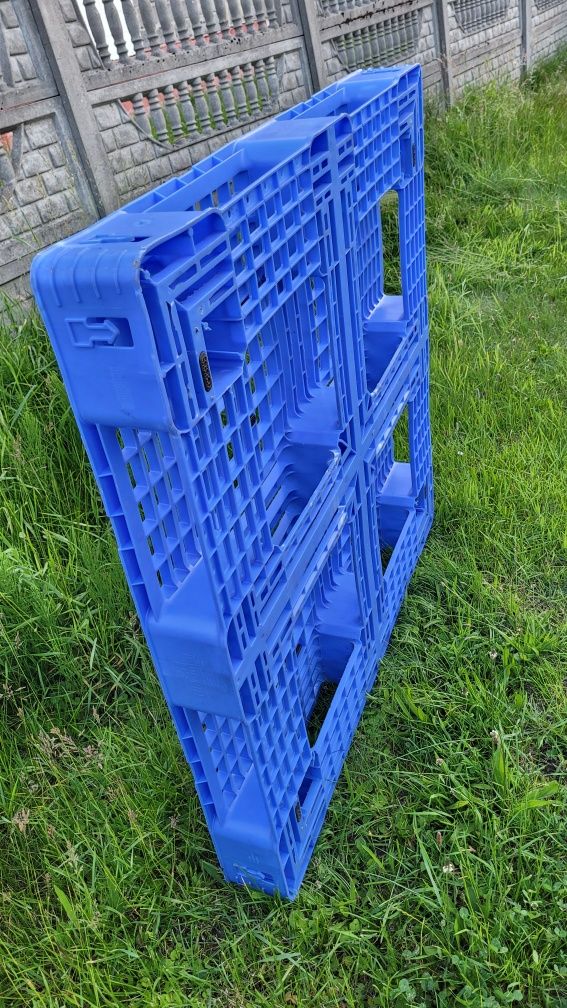 Sprzedam palety plastikowe 110 x 110 cm z tworzywa