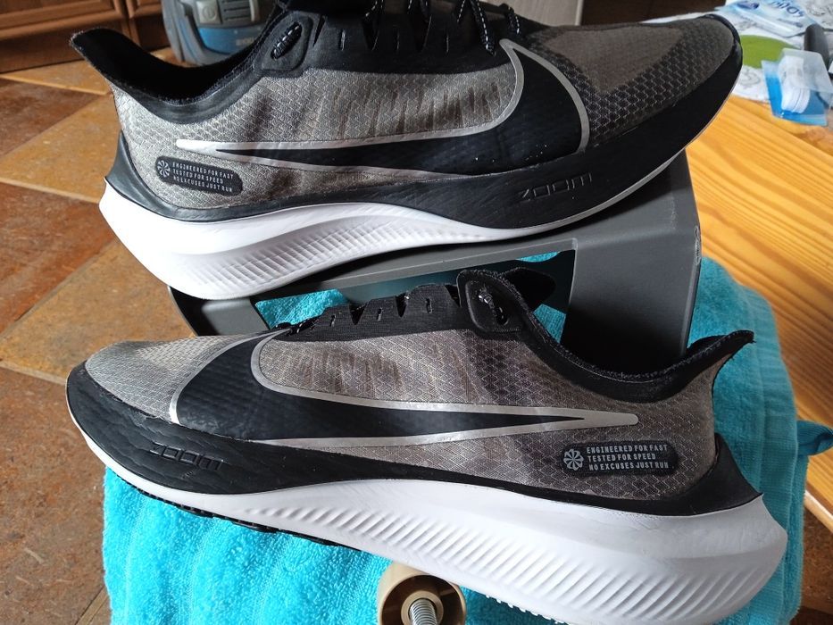 NIKE 42 Zoom Gravity biegowe