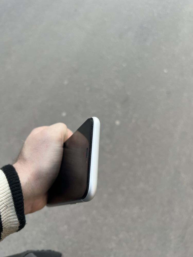 Продам Iphone Xr