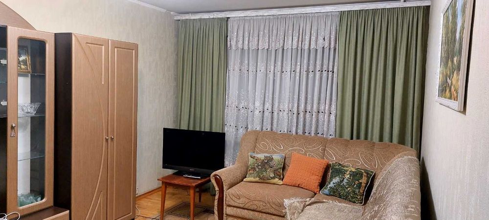 Здається 2х кімнатна в дружньому будинку на вул. Ахматовой