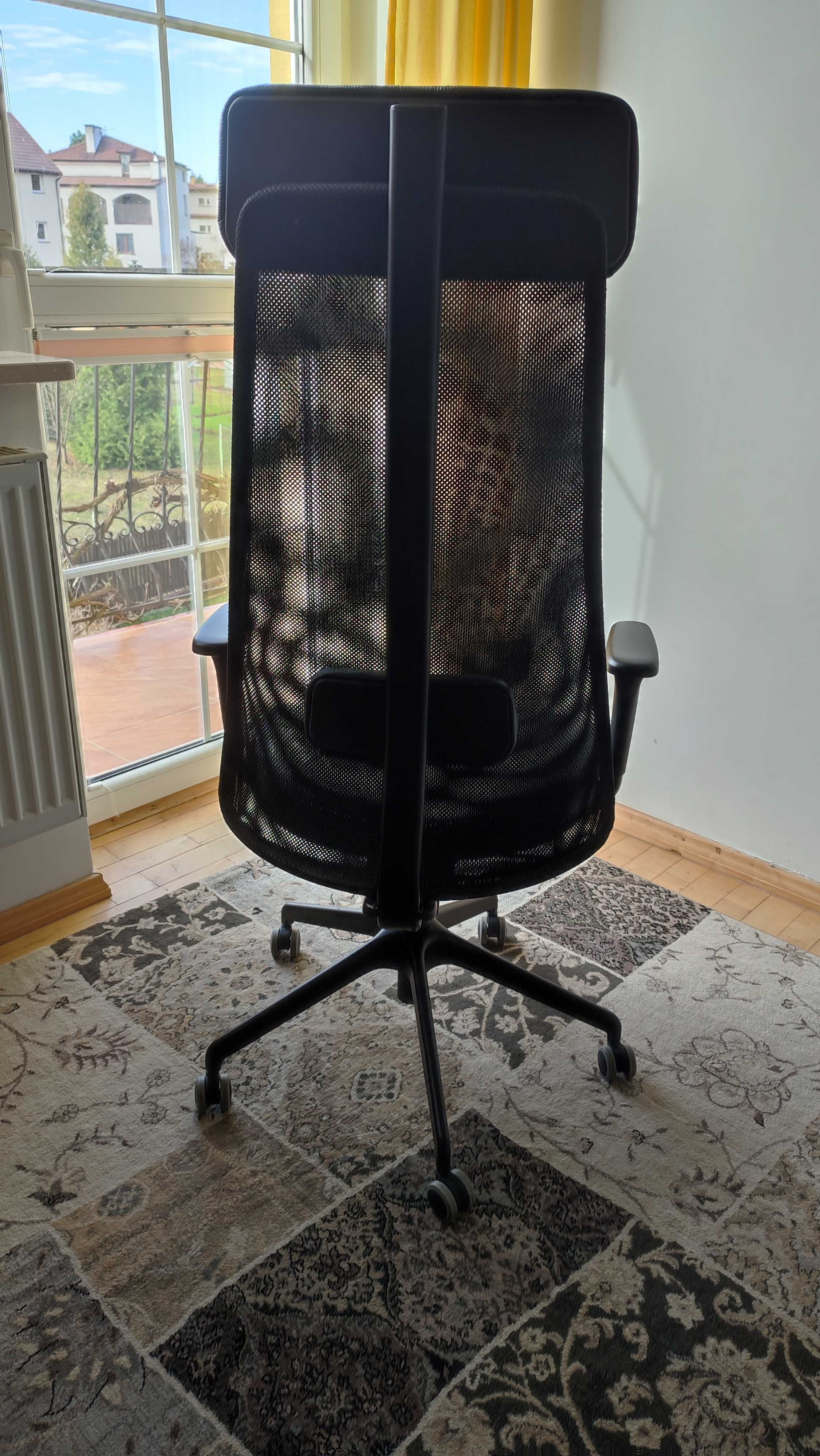 Krzesło biurowe z podłokietnikami Ikea JÄRVFJÄLLET