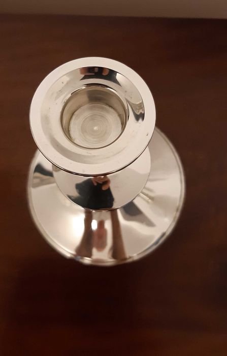 Świecznik srebro 925 /1000 wysokość 12,5 cm , średnica podstawy 9,5 cm