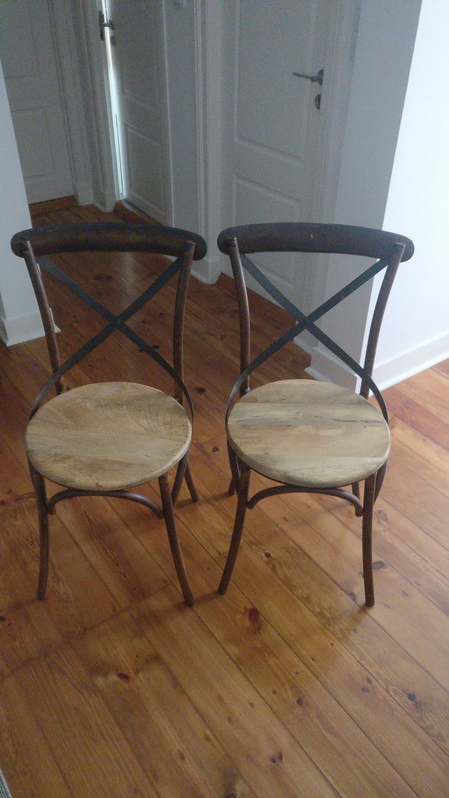 2 cadeiras de sala de jantar