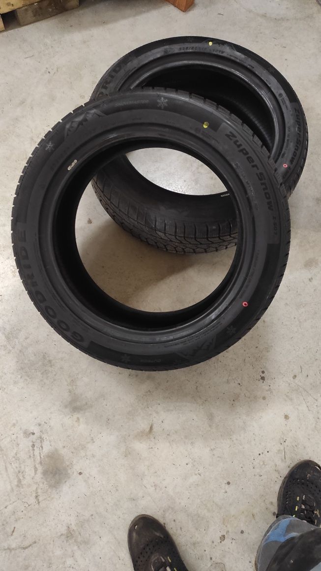 Sprzedam opony zimowe 235/50r18 goodride