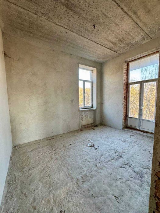 Продаж 5-х поверхового будинку 
с. Волиця 10 км. до Львова