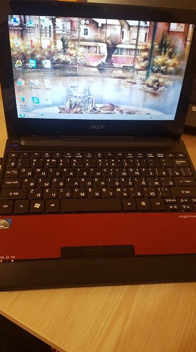 Рабочий ноутбук (нетбук) Acer Aspire One D255 с подставкой