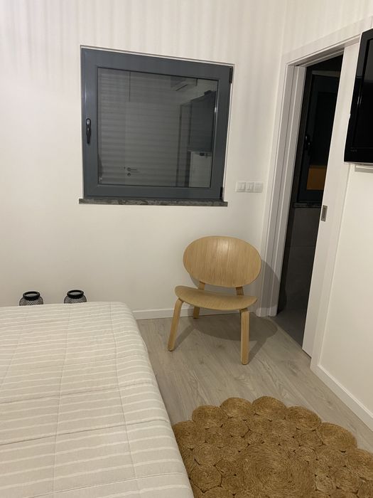 Cadeira em madeira clara de designer