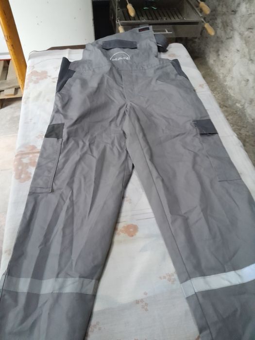 Fato de macaco para mecânica