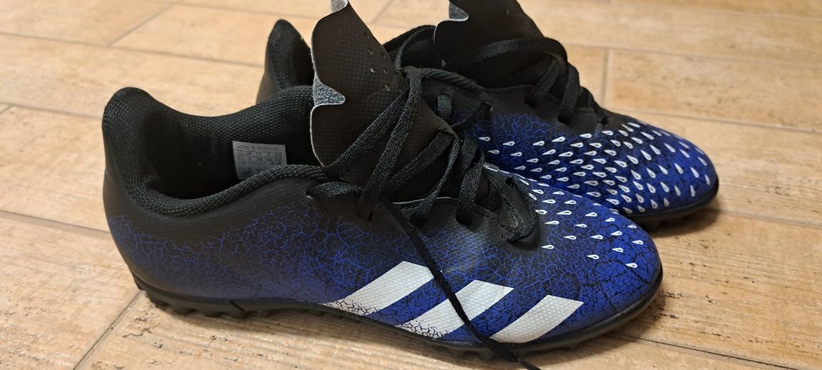 Buty piłkarskie korki rozm.38 Adidas