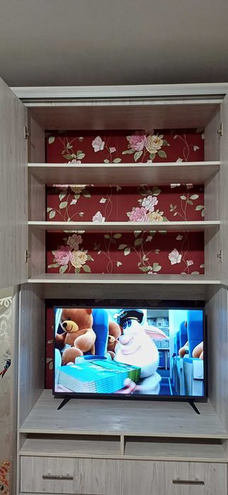 Продам майже новий шкаф