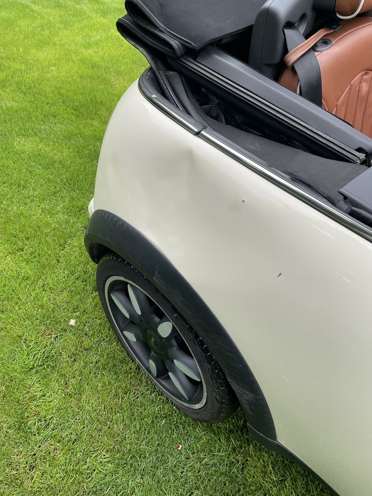 Mini Cooper Cabrio Sidewalk