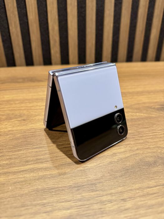 Samsung Z Flip 4 8/128GB bardzo dobry stan, błękitny