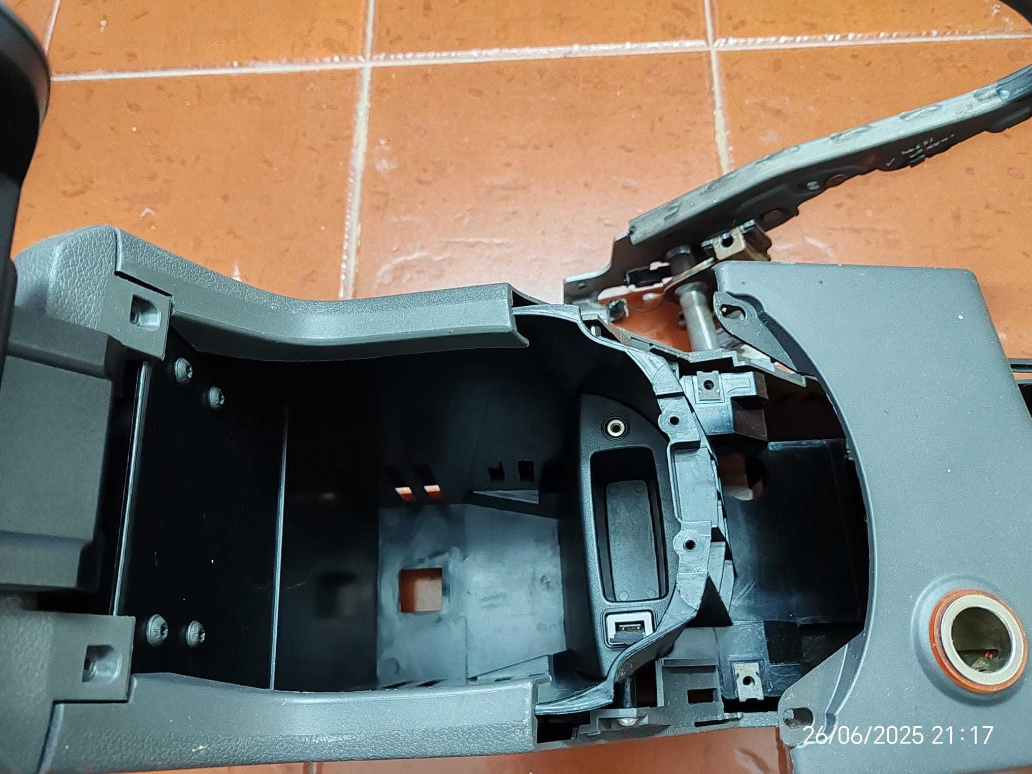 Consola central Ford C-Max e travão de mão
