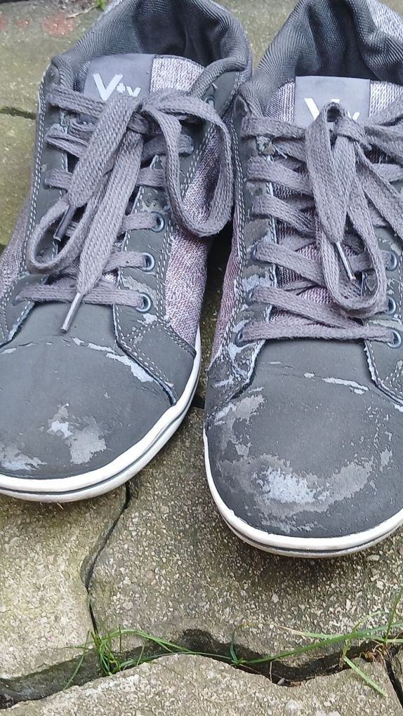 Sprzedam buty męskie 45