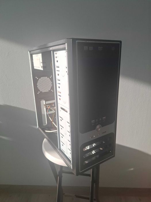 Komputer Retro Athlon 2000+ Radeon 9200 1GB RAM 80GB HDD Win XP MB ECS