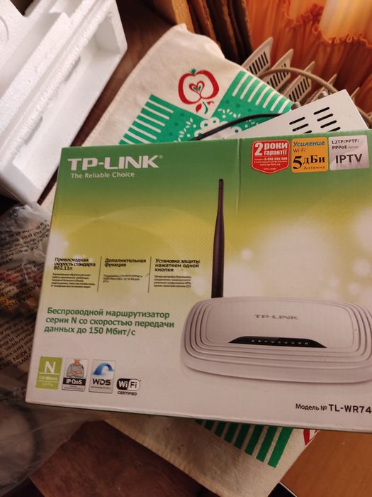 Телевізор кольоровий ламповий, антена спутнікова, тюнер для антени