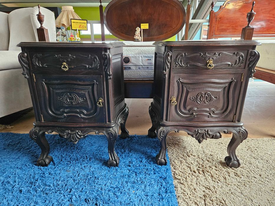 Mesas de cabeceira antigas em madeira maciça - óptimo estado geral