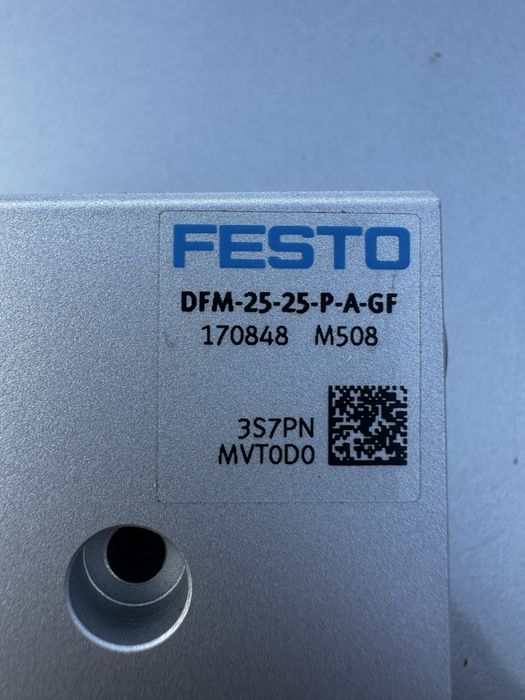 Siłownik z prowadzeniem Festo DFM-25-25-P-A-GF