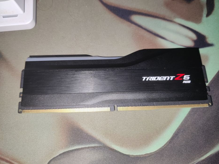 Озу 16gb ddr5 6000mhz XPG Trident Z RGB
