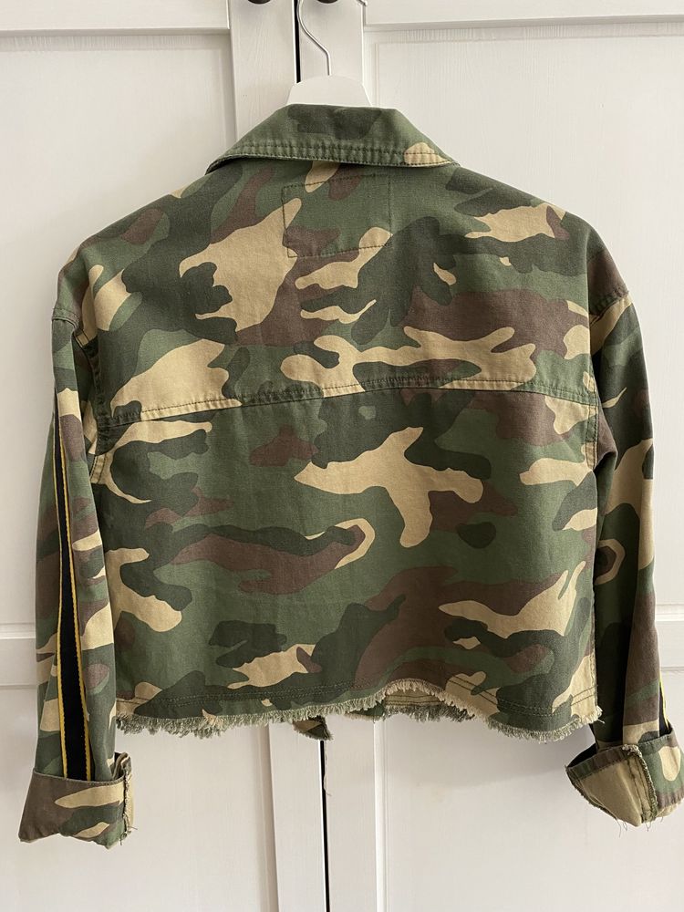 Bershka krótka kurtka moro