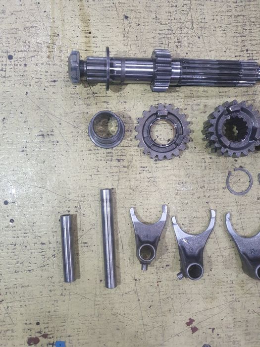 Skrzynia biegów części Suzuki RMZ 250 4t 06r KXF 250 tryb wałek wodzik