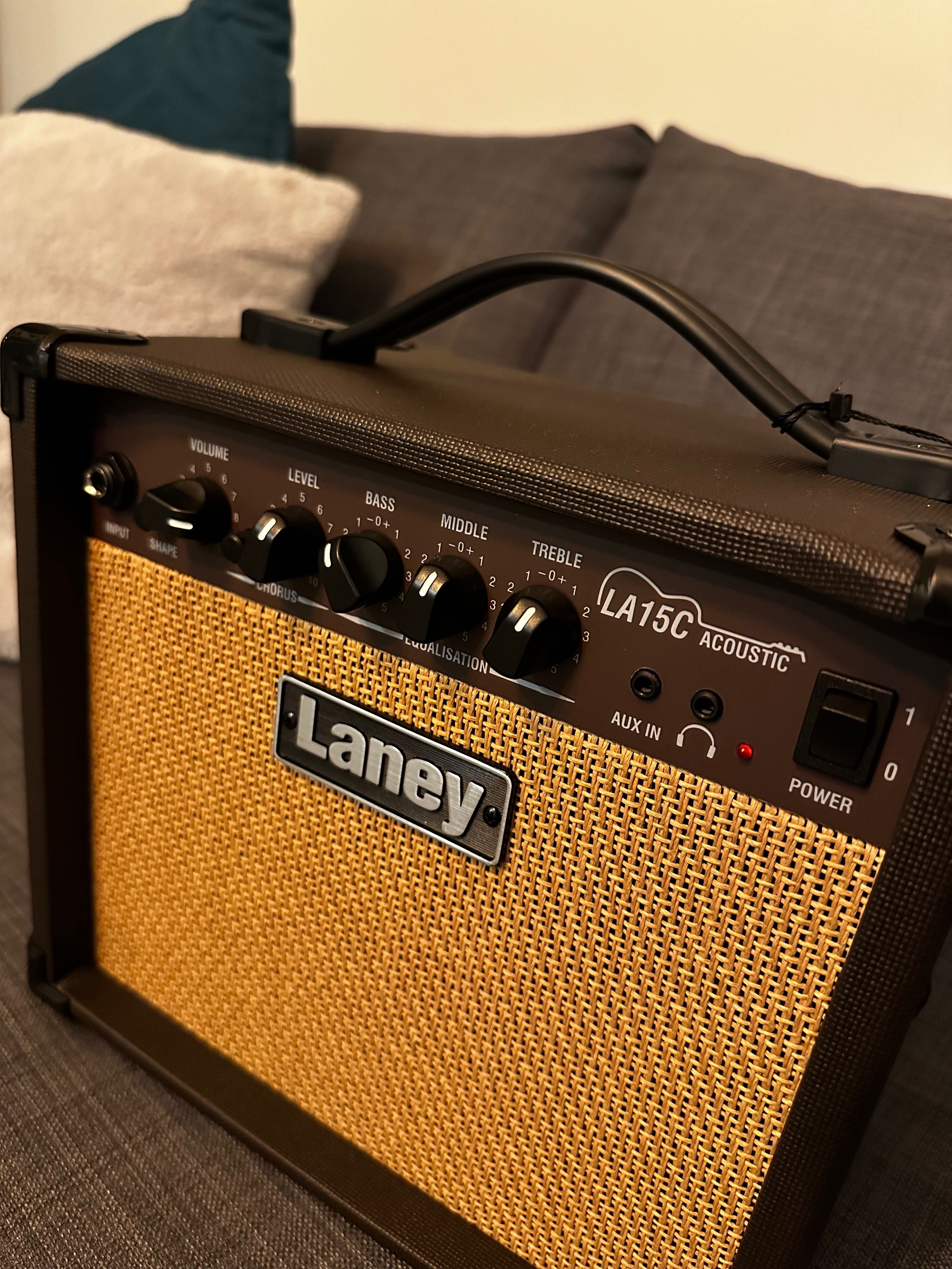 Combo do gitary akustycznej 15W Laney LA15C + kabel