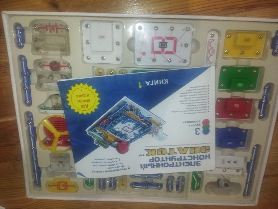 Електроний конструктор