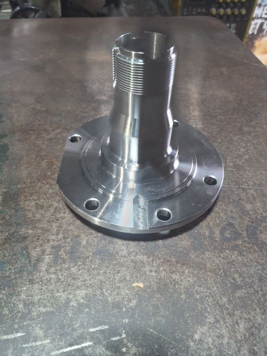 Czop piasty prawy Nissan patrol gr Y60 nowy