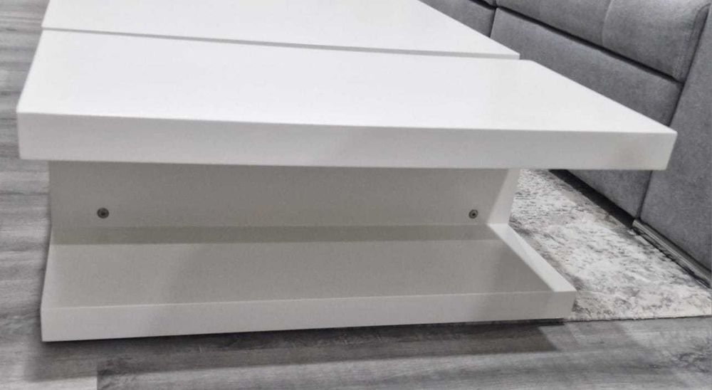 Mesa de centro branco em madeira