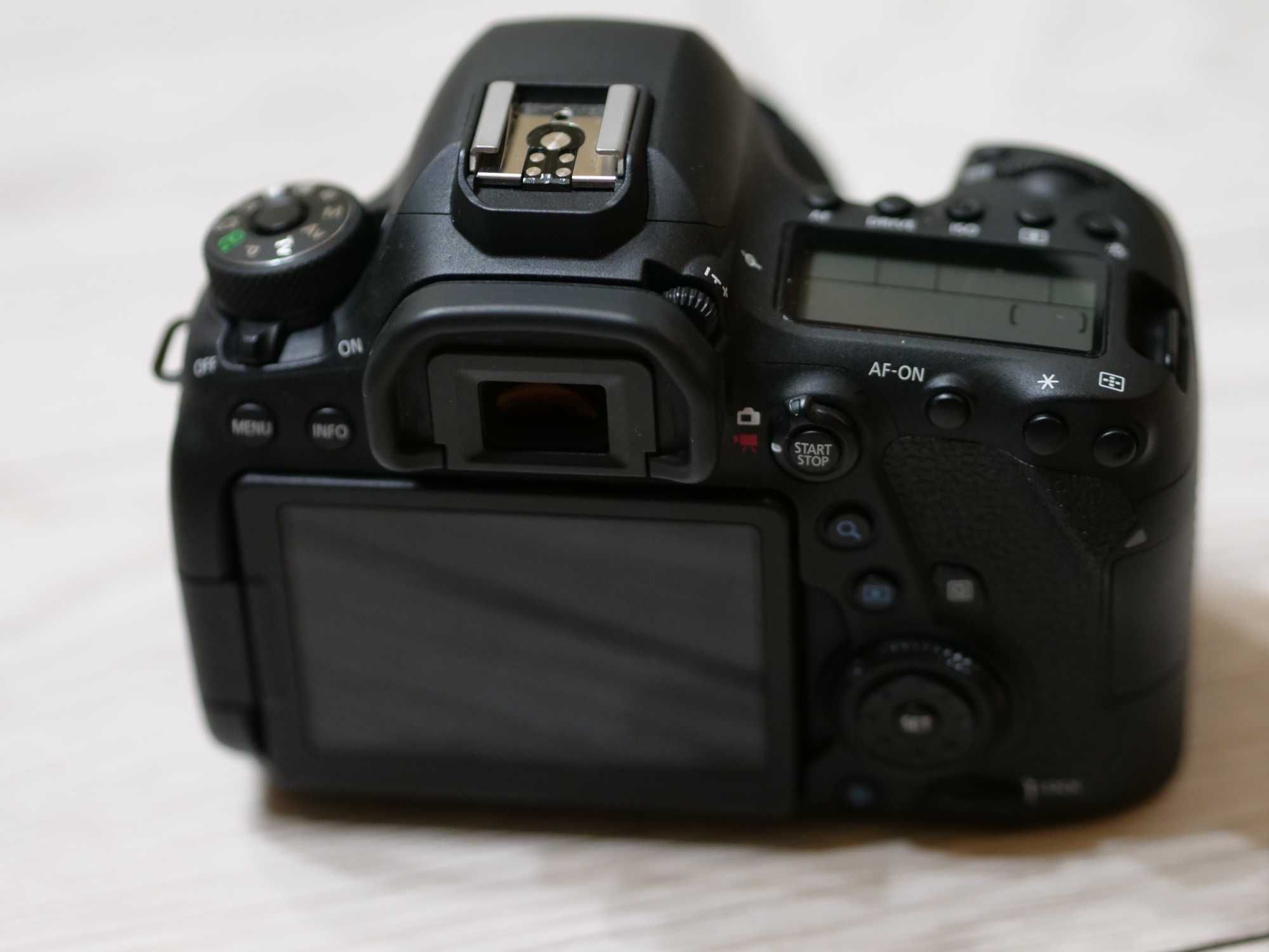 Canon EOS 6D Mark II jak nowy + obiektyw i 3 baterie - niski przebieg!
