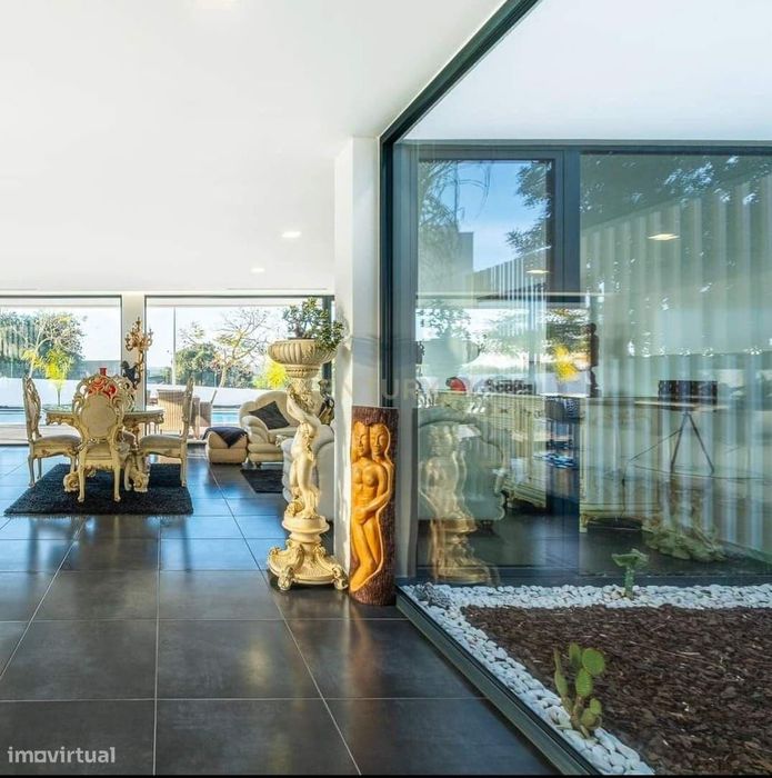 Luxuosa Moradia Nova com 4 Quartos e Vista em Faro, Portimão