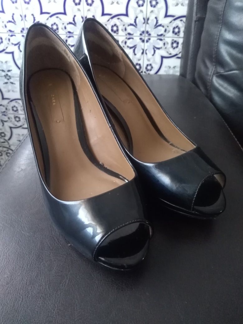 Sapatos Zara Peep Toes em verniz